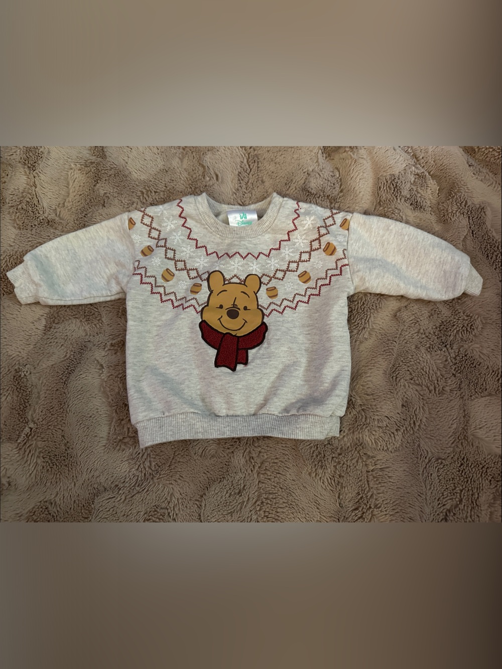 Winnie-the-Pooh Holiday crewneck with fuzzy scarf